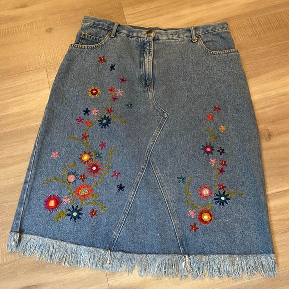 Carole Little Dresses & Skirts - Carole Little Sport Women’s Denim Embroidered Skirt